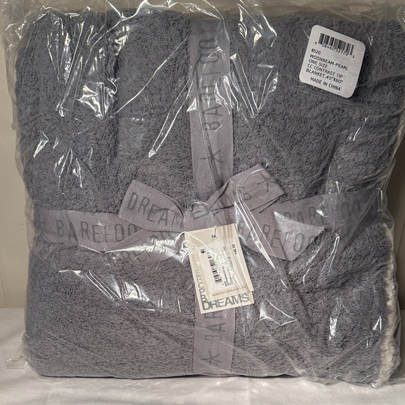 Barefoot Dreams CozyChic Throw Blanket in Moonbeam Pearl